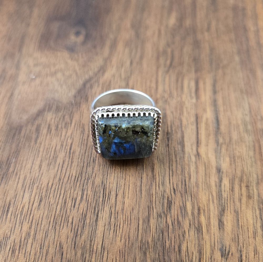 Labradorite Rectangular Sterling Silver Handmade Ring - Picture 11 of 12
